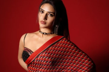 சேலையில் அழகிய போஸ் கொடுத்த ஸ்ரீலீலா! - வைரல் ஸ்டில்கள்