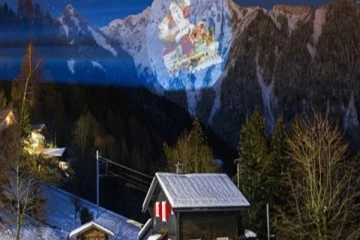 உலகின் மிகப்பெரிய கிறிஸ்துமஸ் தாத்தா ஓவியம்