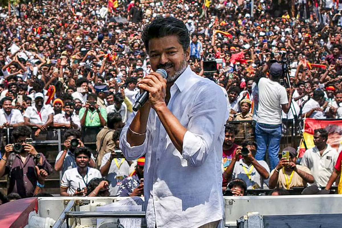 பெற்ற பிள்ளைகளுக்கு கடன் கொடுத்துள்ள விஜய்... எவ்வளவு தெரியுமா? | Family Members Who Are In Debt To Tvk Vijay பெற்ற பிள்ளைகளுக்கு கடன் கொடுத்துள்ள விஜய்... எவ்வளவு தெரியுமா? | Family Members Who Are In Debt To Tvk Vijay