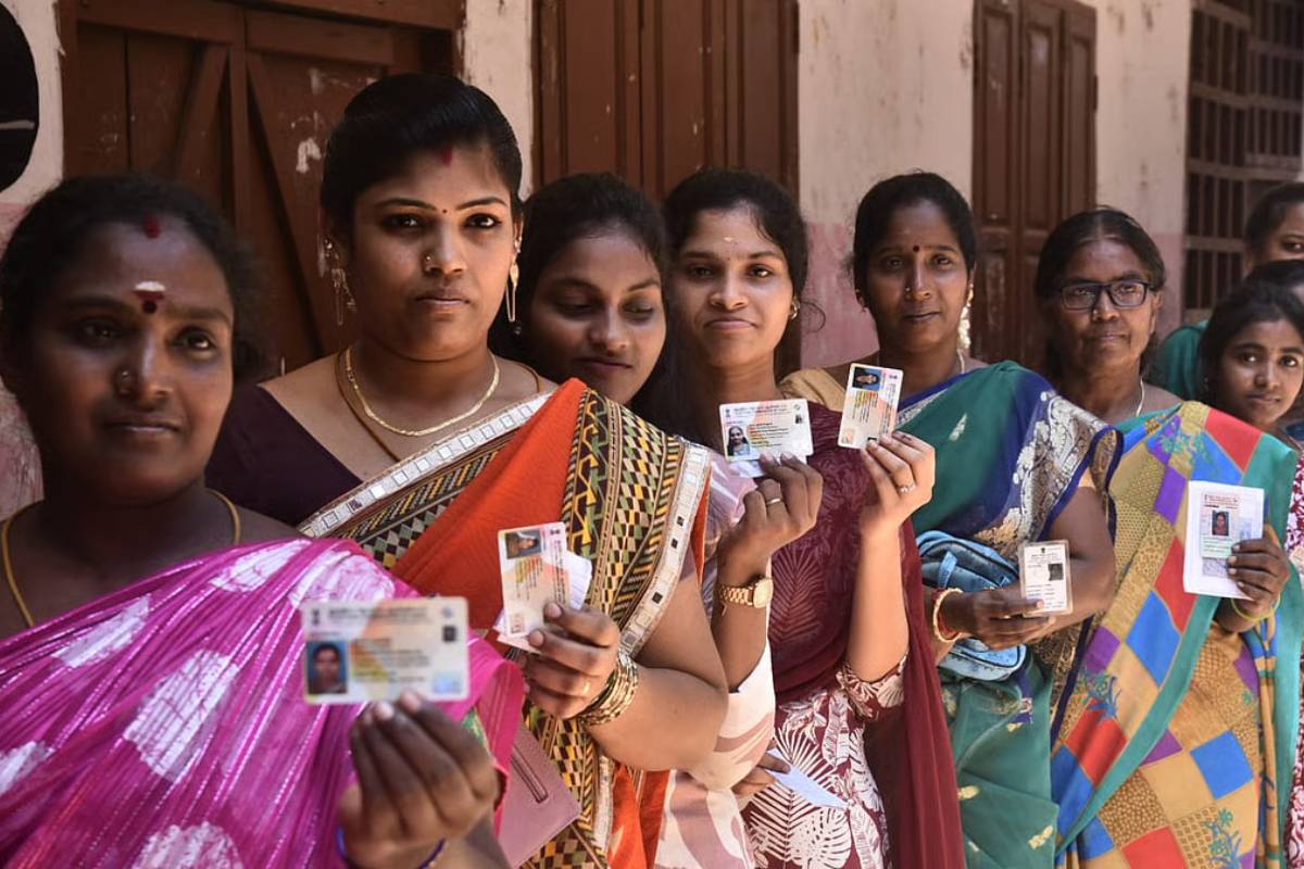 விஜய் வருகையால் தான் வாக்கு சதவீதம் உயர்ந்ததா? - தரவுகள் சொல்வது என்ன? | Tamil Nadu Voter Trun Out Rise Will Vijay Reason