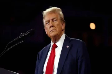 அடுத்தடுத்து ட்ரம்புக்கு வரும் சிக்கல் ; போர்க்கொடி காற்பந்து சங்கம்