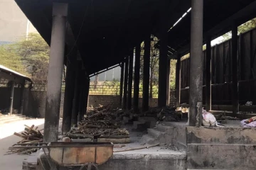 உயிரிழந்தவரின் சிதைக்கு தீவைக்க முயன்ற குடும்பத்தார்! திடீரென கண்விழித்ததால் அதிர்ச்சி... வீடியோ