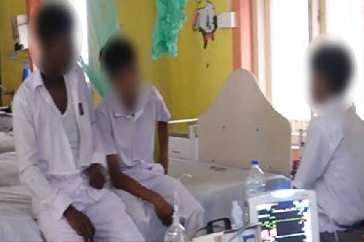 பிரபல பாடசாலை மாணவர்களுக்கிடையில் மோதல் - 5 பேர் வைத்தியசாலையில் அனுமதி | Eppawala Al Student Clash 5 Students Hospital