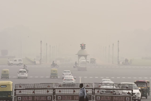 புகை மூட்டமாக காட்சியளிக்கும் இந்தியாவின் தலைநகர்: விடுக்கப்பட்ட எச்சரிக்கை | Delhi Pollution News For Vehicles