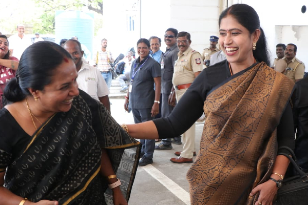 ஐயா தெரியாமல் கருப்பு புடவையில வந்துட்டேன் : தெறித்து ஓடிய வானதி சீனிவாசன் - தமிழ்நாடு