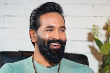 மீம்ஸ் போட்டால் ரூ.10 கோடி நஷ்ட ஈடு கேட்பேன் - எச்சரிக்கை விடுக்கும் பிரபல நடிகர்