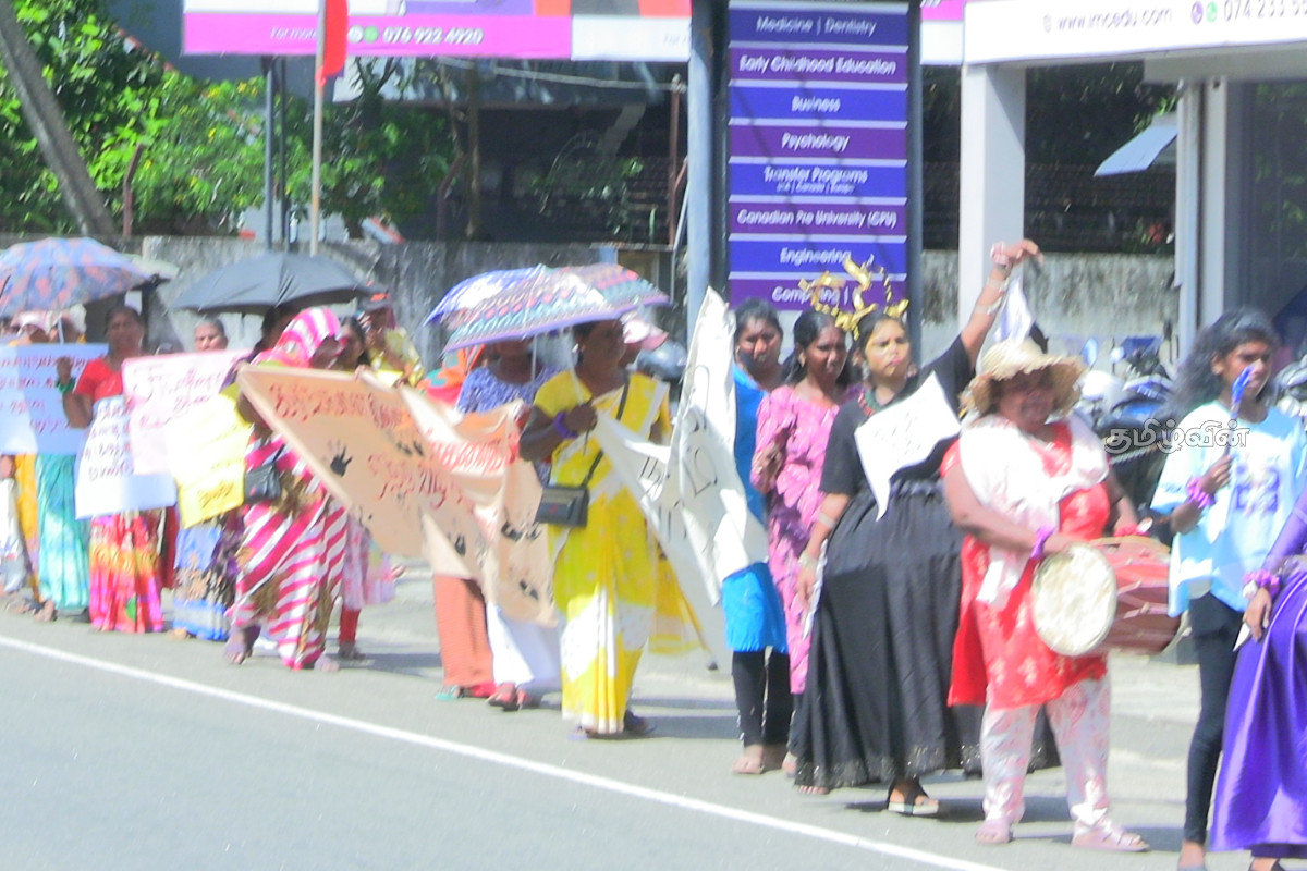 மட்டக்களப்பில் பெண்களுக்கு ஆதரவாக கவனயீர்ப்பு பேரணி முன்னெடுப்பு | Attention Rally In Support Of Women In Batticaloa