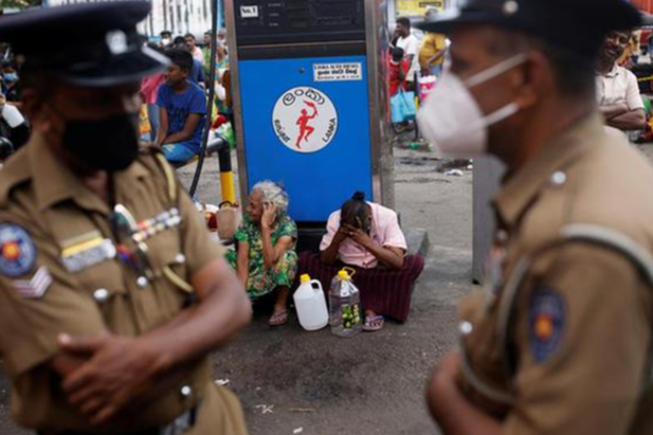 பொலிஸார் தொடர்பில்  பொலிஸ்மா அதிபரிடம்   முறைப்பாடு! | Complaint To The Chief Of Police Regarding Police