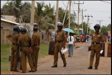 இரு பொலிஸ் உத்தியோகத்தர்கள் மீது தாக்குதல்: பொலிஸார் துப்பாக்கிச் சூடு