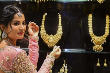 தாறுமாறாக எகிறும் தங்கம் விலை; நகை பிரியர்கள் ஷாக்!