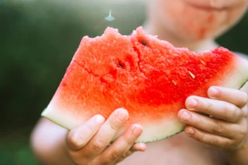 தர்பூசணி பழம் சாப்பிட்ட பிறகு தண்ணீர் குடிக்கக் கூடாது.., ஏன் தெரியுமா?