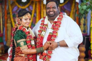 கணவருடன் ரொமான்டிக்கான இடத்தில் சாப்பாடு சாப்பிட்ட சீரியல் நடிகை மகாலட்சுமி- இதோ புகைப்படம்