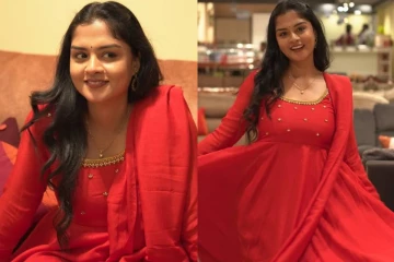 சிவப்பு நிற உடையில் சீரியல் நடிகை லட்சுமி ப்ரியா வெளியிட்ட லேட்டஸ்ட் போட்டோஸ்