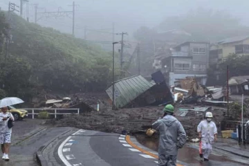 ஜப்பானில் நிலச்சரிவில் சிக்கி 20 பேர் மாயம்