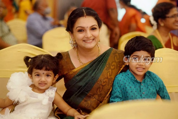 குழந்தைகளுக்கு பிறகு குண்டான சரண்யா மோகன் பின் உடல் எடை குறைத்தது எப்படி?- டிப்ஸ் இதோ | Actress Saranya Mohan Weight Loss Journey குழந்தைகளுக்கு பிறகு குண்டான சரண்யா மோகன் பின் உடல் எடை குறைத்தது எப்படி?- டிப்ஸ் இதோ | Actress Saranya Mohan Weight Loss Journey