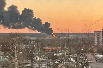 தீப்பிடித்து எரியும் ரஷ்ய எண்ணெய் கிடங்கு!(Video)