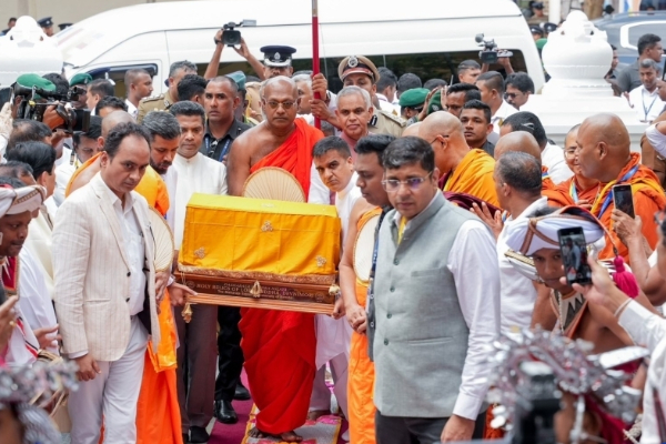 இலங்கைக்கு கொண்டு வரப்பட்ட புத்த பெருமானின் புனித தாதுக்கள் | Sacred Relics Of The Buddha Brought To Sri Lanka