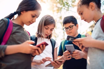 கனடிய பாடசாலைகளில் அலைபேசிகளுக்கு தடை யோசனை?