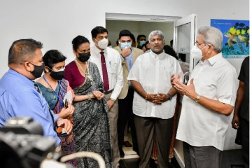 கோட்டாபய அரசில் இருந்து வெளியேறும் பல செயலாளர்கள்! இன்றும் பெண் அதிகாரி ஒருவர் திடீர் முடிவு