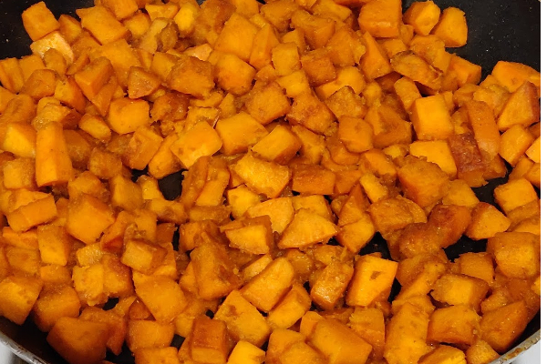 சுவையான சூப்பரான சர்க்கரைவள்ளிக்கிழங்கு பொரியல் செய்வது எப்படி தெரியுமா? | Sweet Potato Poriyal Sakkaraivalli