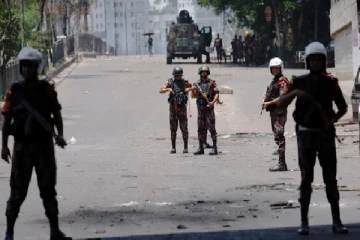 வெடித்த வன்முறையால் பங்களாதேஷில் ஊரடங்கு!