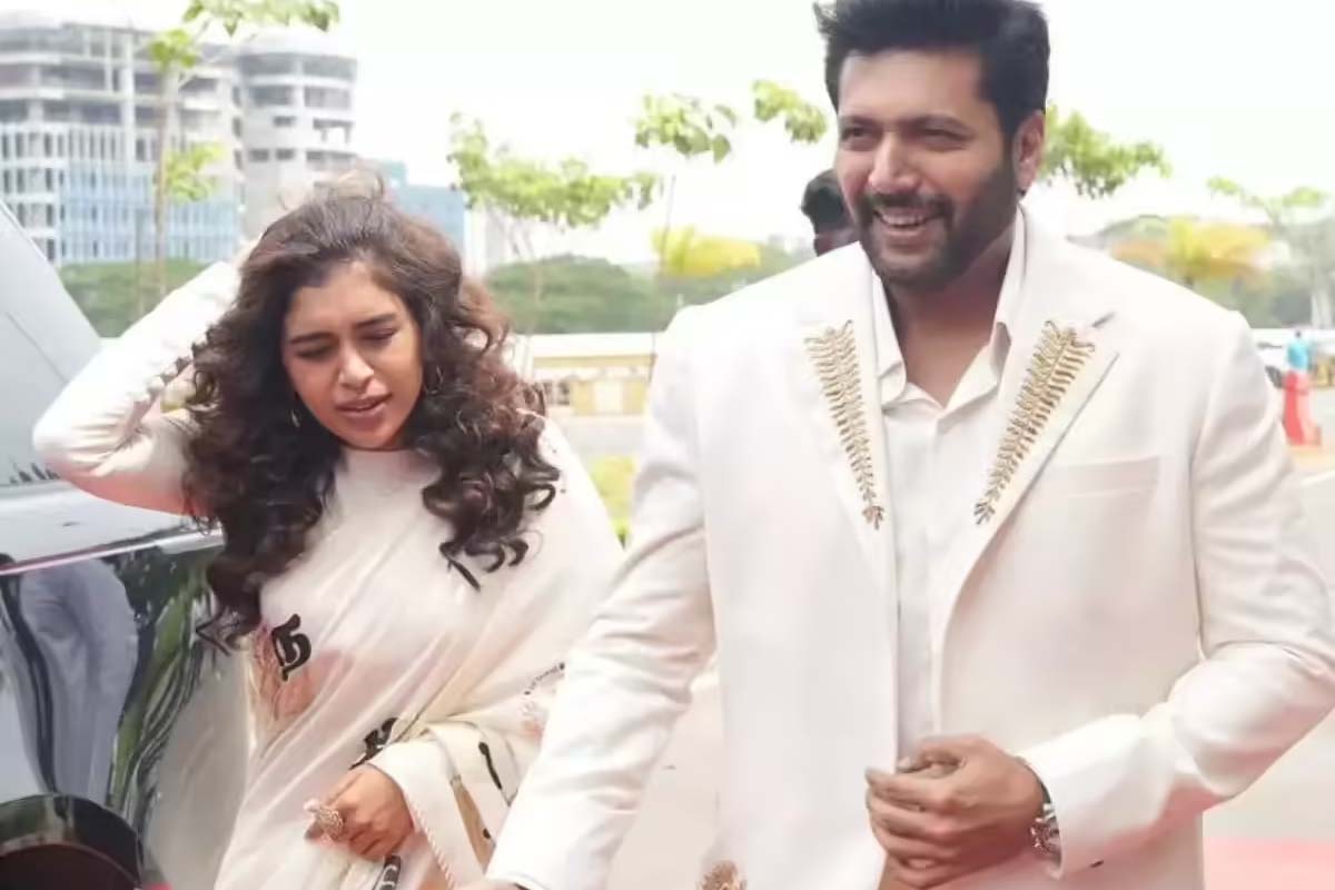அனைவரிடமும் மண்டியிட்டு மன்னிப்பு கேட்கிறேன்... நடிகர் ரவி மோகனின் எமோஷனல் பேச்சு | Actor Ravi Mohan Return Soon Apologize To Fans அனைவரிடமும் மண்டியிட்டு மன்னிப்பு கேட்கிறேன்... நடிகர் ரவி மோகனின் எமோஷனல் பேச்சு | Actor Ravi Mohan Return Soon Apologize To Fans