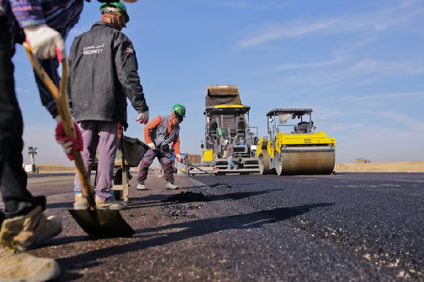 சாலைகள் ஏன் கருப்பு நிறத்தில் மட்டுமே போடப்படுகின்றன தெரியுமா? | Roads Around The World Mostly Black Reason