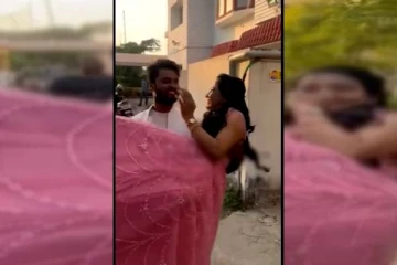 கையில் மிதக்கும் பூ அல்லவா? பாவனியுடன் நடுரோட்டில் ரொமான்ஸ்