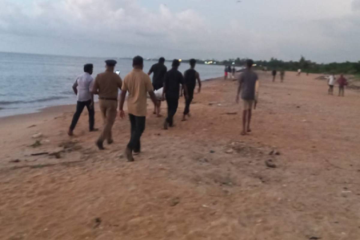 கடல் அலையில் சிக்கி 19 வயதான இளைஞர் உயிரிழப்பு - தங்காலையில் துயரம் | 19 Year Old Youth Dies கடல் அலையில் சிக்கி 19 வயதான இளைஞர் உயிரிழப்பு - தங்காலையில் துயரம் | 19 Year Old Youth Dies