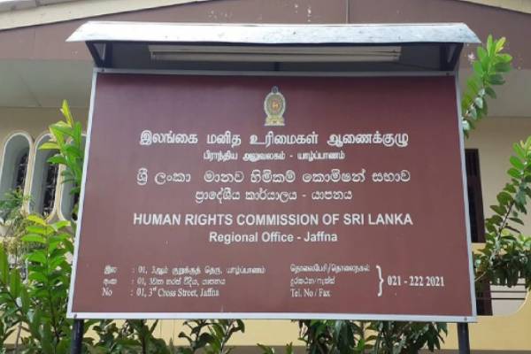 யாழில் மாணவிகளிடம் ஆசிரியரின் தவறான சீண்டல்: அதிரடியாக பறந்த முறைப்பாடு | Jaffna Teacher Misconduct Case Sparks Probe