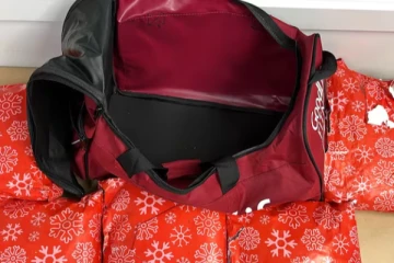 வெளிநாடு சென்ற கனேடிய பெண்ணின் பையிலிருந்த பரிசுப்பொருள்: உண்மை வெளியானபோது