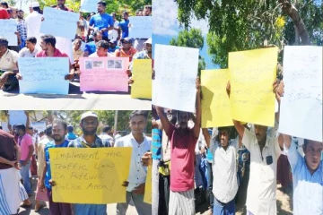 பொத்துவிலில் முச்சக்கரவண்டி சாரதிகள் ஆர்ப்பாட்டம்!