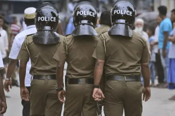 யாழில் நள்ளிரவில் அரங்கேறிய சம்பவம் ...அச்சத்தில் குடும்பம்; கண்டுகொள்ளாத பொலிஸார் | An Incident That Unfolded In Jaffna At Midnight