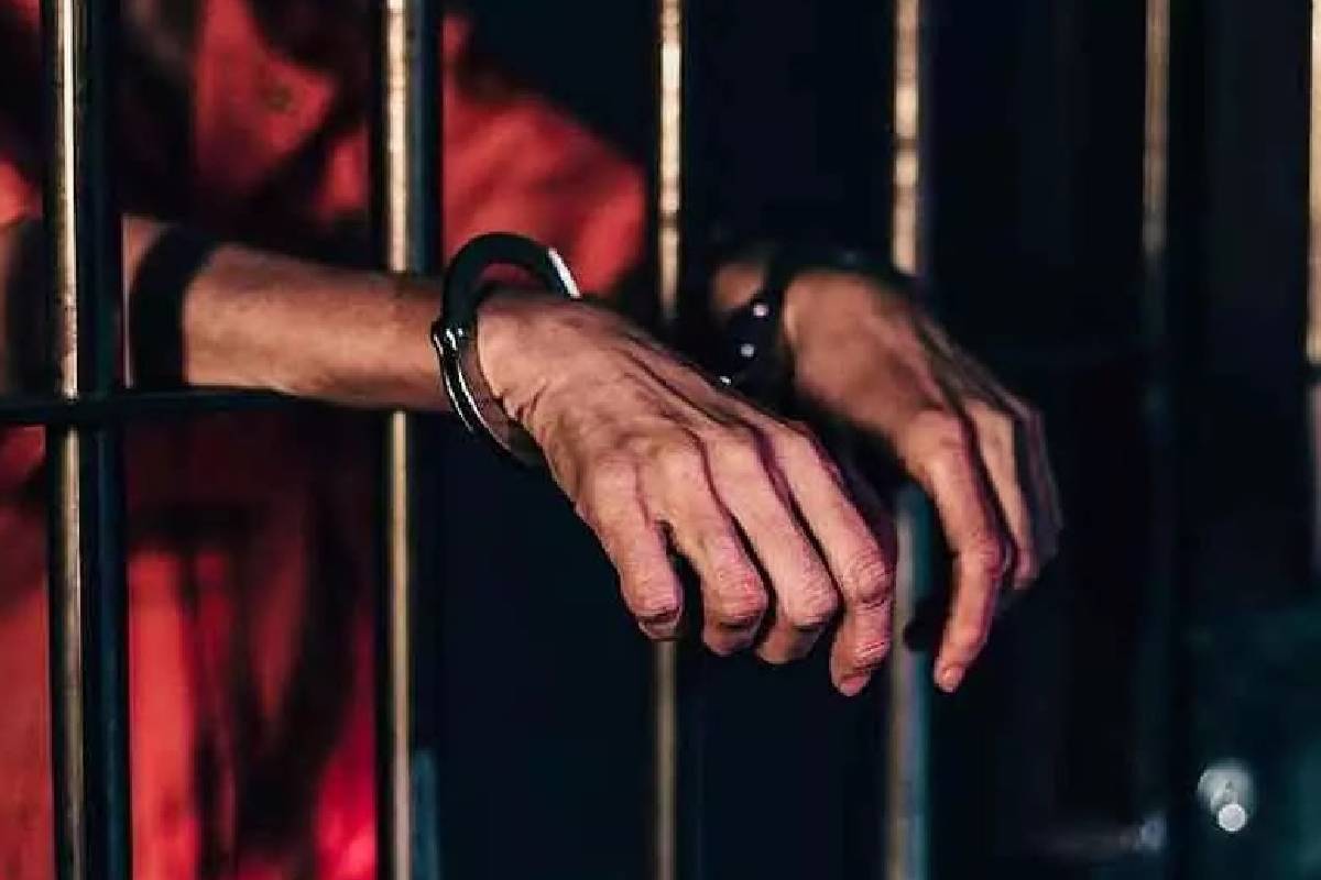 இலங்கை கடற்பரப்பில் அத்துமீறல் ; இந்திய மீனவர்களுக்கு 10 ஆண்டு சிறை தண்டனை | Indian Fishermen Arrested Mannar Sentenced Prison இலங்கை கடற்பரப்பில் அத்துமீறல் ; இந்திய மீனவர்களுக்கு 10 ஆண்டு சிறை தண்டனை | Indian Fishermen Arrested Mannar Sentenced Prison