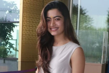 விமான நிலையத்தில் சிறுவனின் ஆசையை நிறைவேற்றிய ராஷ்மிகா மந்தனா.. வைரலாகும் வீடியோ