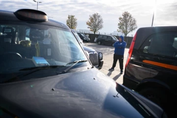 ஹீத்ரோ விமான நிலையத்தில் வரிசையில் காத்திருந்த டாக்ஸி சாரதி மரணம்: வெளியான அதிர்ச்சி பின்னணி