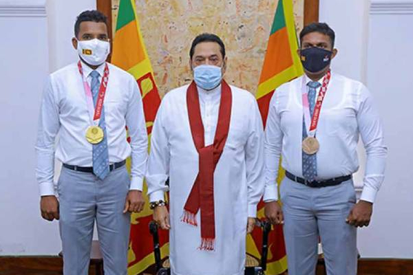 பராலிம்பிக்கில் புதிய சாதனை படைத்த இளைஞர்களை சந்தித்தார் பிரதமர்! | Mahinda Met New Record In The Paralympics Youths