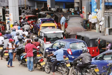 இலங்கையில் எரிபொருள் தட்டுப்பாடா? நிலைப்பாட்டை வெளியிட்டார் உதய கம்மன்பில