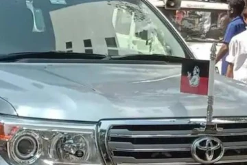 காரில் கட்சி கொடி, தோளில் அதிமுக துண்டு சிக்கலில் சிக்கிய அமைச்சர் யார் தெரியுமா?