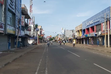 புதிய சட்ட நடைமுறையை பௌத்த மயமாக்கலை உடனடியாக நிறுத்து - முற்று முழுதாக முடங்கியது வவுனியா!