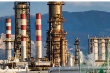 ரஷ்யாவின் எண்ணெய் வளங்களை அழிக்கும் உக்ரைன் ; 2 ரஸ்ய அதிகாரிகள் காயம்