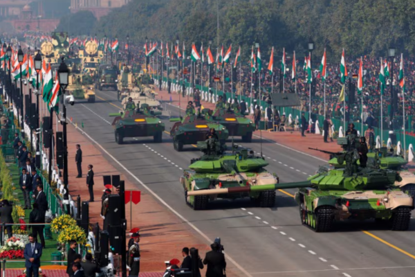 இந்திய குடியரசு தின விழா சாகசம் - 1270 கிலோ கோழி இறைச்சிகளை வீசுவது ஏன்? | 1270 Kg Chicken To Use In India Republic Day Delhi