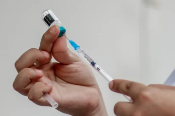 மதம் காரணமான தயக்கத்தால் தடுப்பூசியை மறுக்கும் பெற்றோர்கள் - 20 குழந்தைகள் உயிரிழப்பு