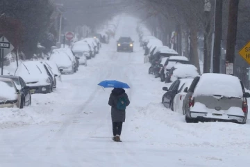 அமெரிக்காவை தாக்கிய ‘பாம் புயல்’ அவசர நிலையை அறிவித்த கவர்னர்!