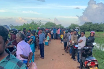 மாவீரர்களை நினைவேந்தச் சென்றவர்களை திருப்பி அனுப்பிய சிறிலங்கா காவல்துறை(படங்கள்)