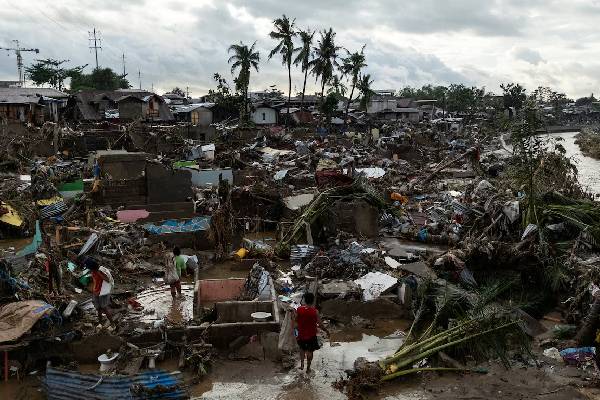 ஆசிய நாடொன்றை மொத்தமாக உருக்குலைத்த புயல்... 50 கடந்த இறப்பு எண்ணிக்கை | Typhoon Wreaks Havoc Philippines