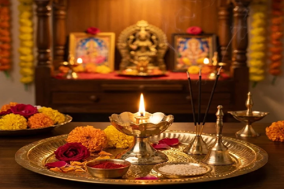பூஜை விளக்கில் ஊதுபத்தி ஏற்றுபவரா நீங்க... இனி அந்த தவறை செய்யாதிங்க! | Not Light An Incense Stick From The Puja Lamp