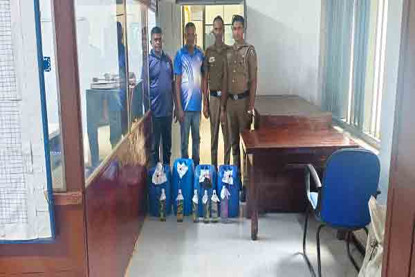 தமிழர் பகுதியில் கசிப்புடன் சிக்கிய இருவர் | Two Individuals Caught With Illicit Liquor
