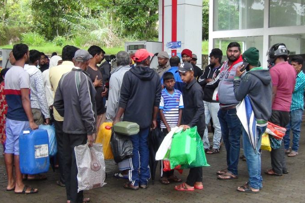 மக்களை வதைக்கும் அரசாங்கம் எமக்கு தேவையில்லை- கடும் ஆத்திரத்தில் மக்கள்! - ஐபிசி தமிழ்