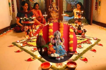 லட்சுமி வழிபாட்டின் தப்பி தவறி கூட இப்படி செஞ்சிடாதீங்க